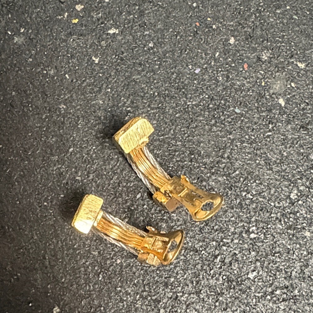 80s/90s Gold and Silver Cable Clip Earrings - Picture 4 of 5